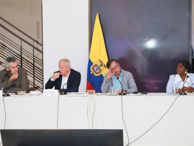 Presidente Gustavo Petro y su gabinete en el 'conclave'.