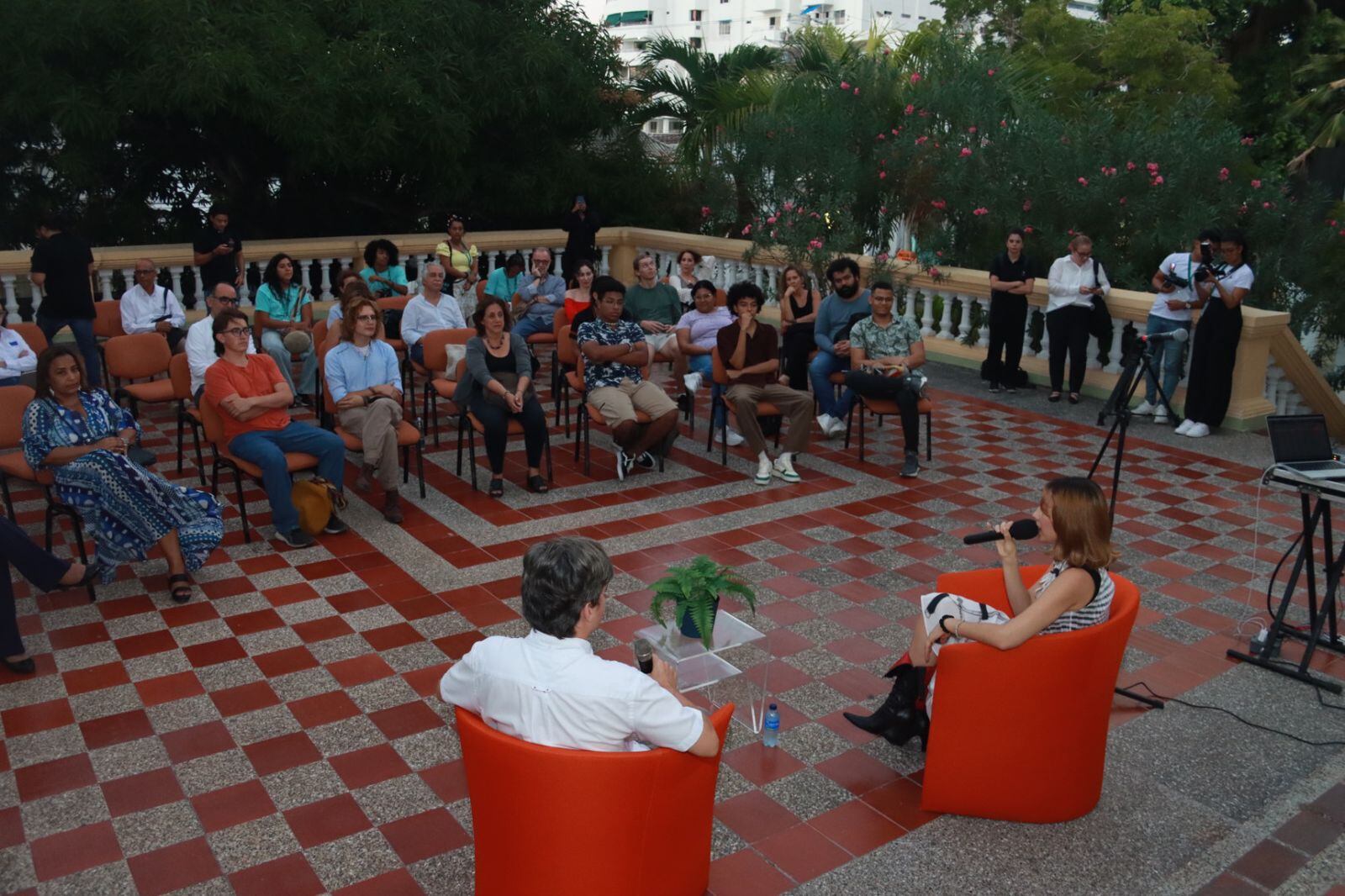 Con cómics, novelas y música, así inició el Hay Festival Joven en la UTB