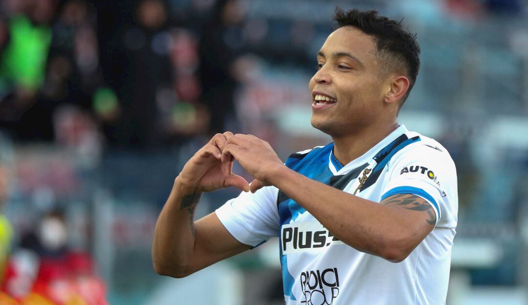 Luis Fernando Muriel festeja su gol para la victoria ante el Cagliari.