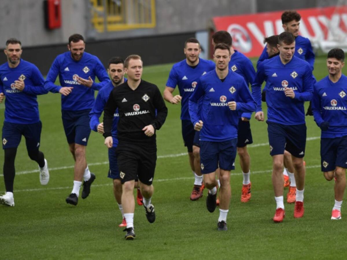 Irlanda del Norte recibe al favorito Suiza por un cupo al Mundial