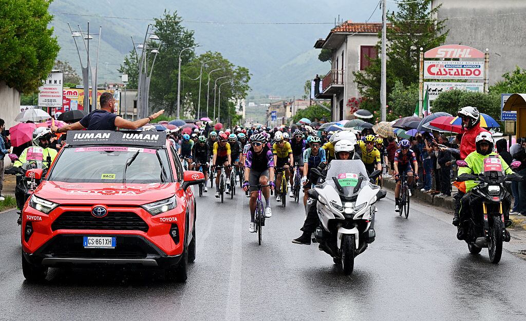 Momento en el que fue neutralizada la etapa 6 del Giro de Italia / Getty Images