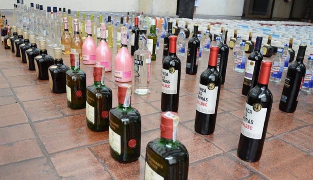 850 botellas de licor adulterada y contrabando incautado en el Huila. 
 