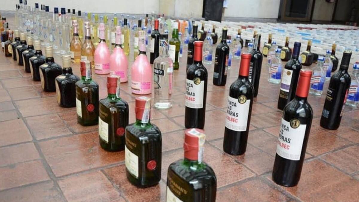 850 botellas de licor adulterada y contrabando incautado en el Huila