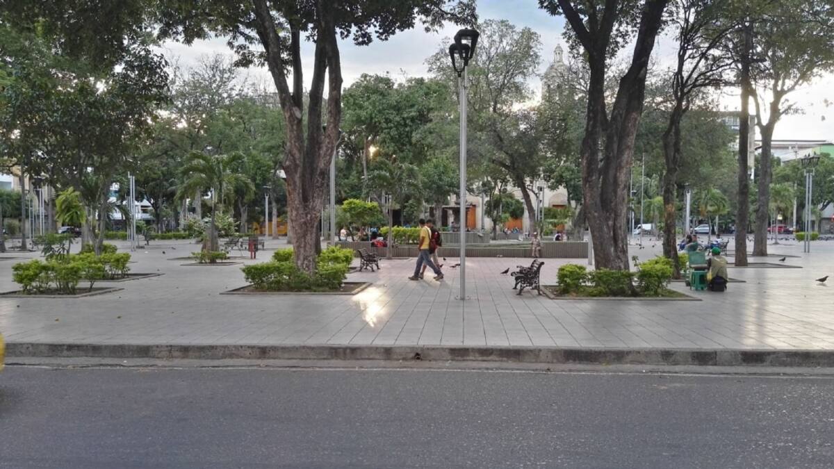 Emboladores vuelven al parque Santander en el centro de Cúcuta