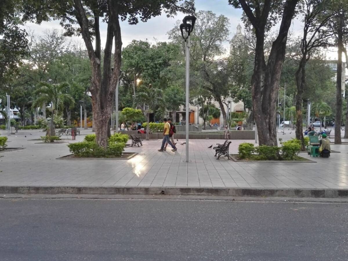 Emboladores vuelven al parque Santander en el centro de Cúcuta