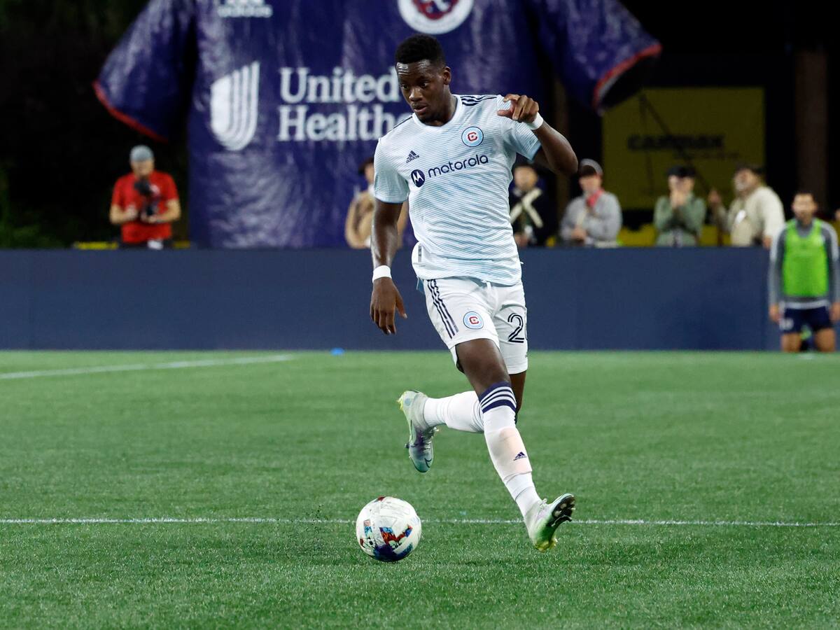 Aston Villa y Unai Emery sufren por Jhon Jader Durán