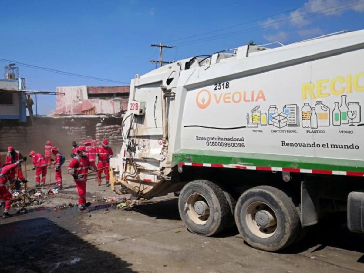 En Cartagena Veolia realiza jornada de limpieza en el mercado de Bazurto