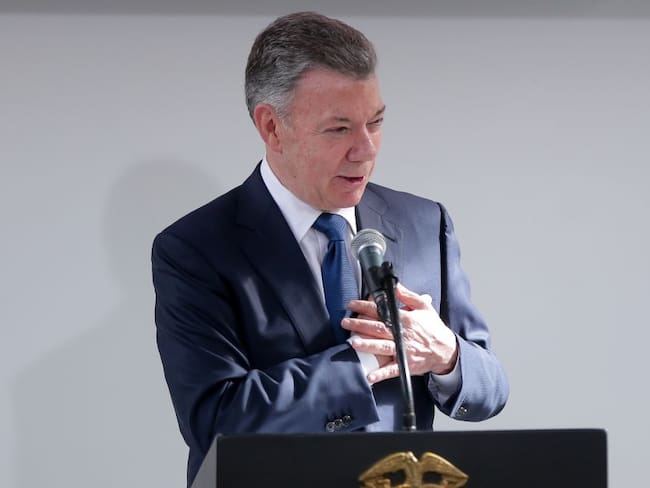 Vaticano desmiente que expresidente Santos tenga cuenta en su &quot;banco&quot;