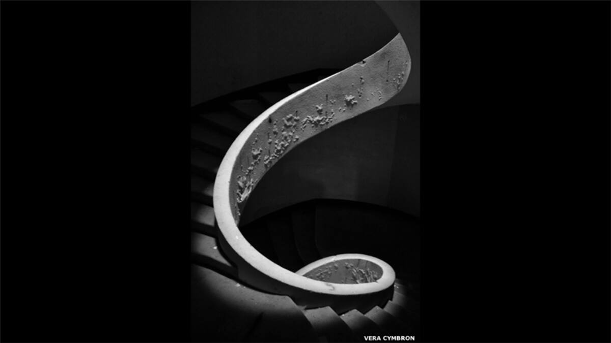 El concurso de fotografía digital internacional es organizado por el Instituto Colegiado de Construcción.  El museo de arquitectura contemporáneo Neues Museum de Nuremberg, se convierte en arte en esta foto de Juergen Schabel. .