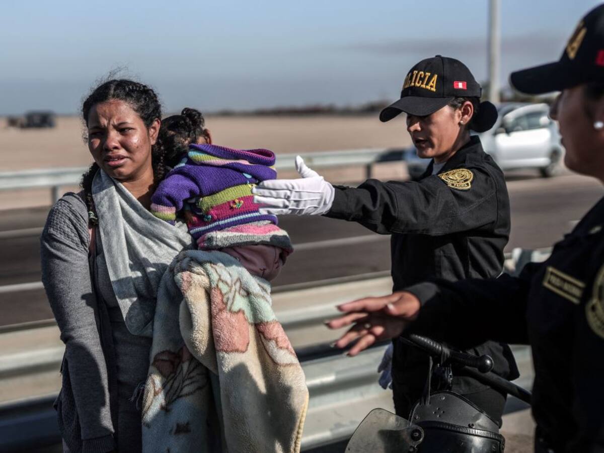 Países estudian abrir corredor humanitario para migrantes en la frontera Chile-Perú