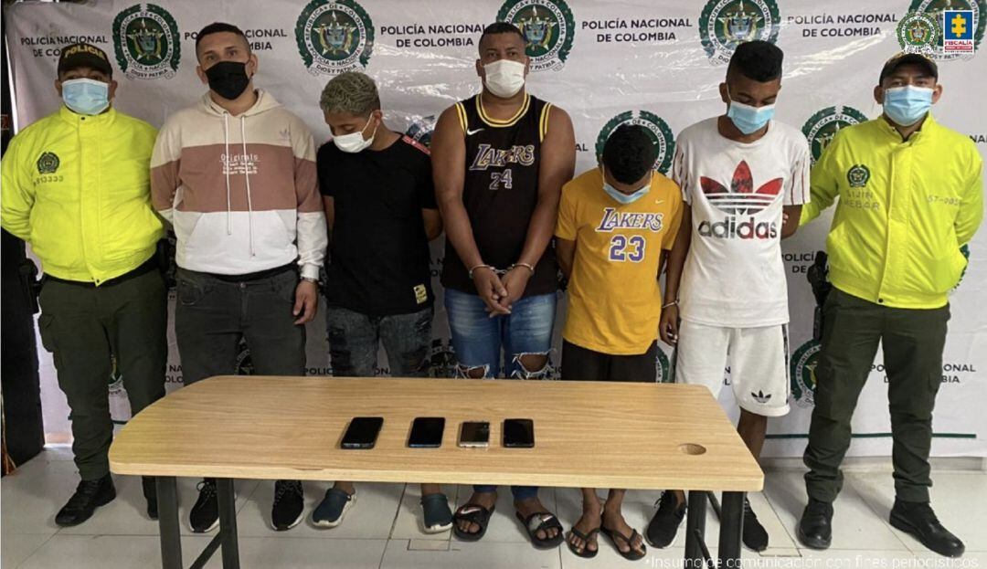 Los hombres que fueron enviados a la cárcel. 