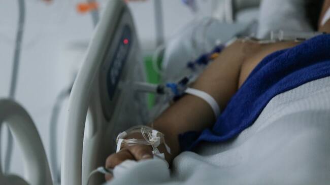 Según la autoridad sanitaria dijo que a los posibles contactos se les realizaron pruebas para descartar un posible contagio de esta variante.