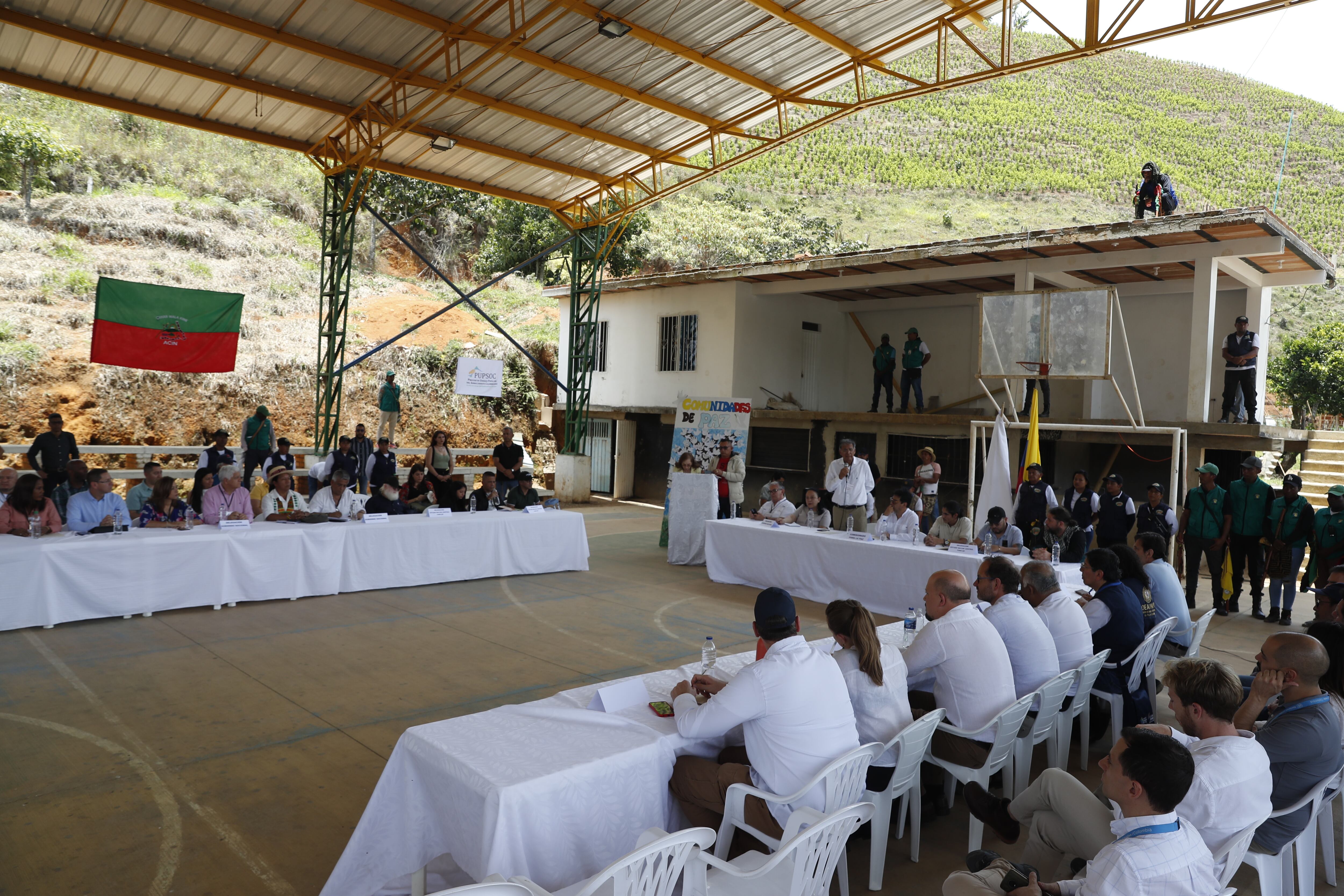 Mesa de diálogos entre el Gobierno colombiano y las disidencias de las FARC, h. EFE/ Ernesto Guzmán
