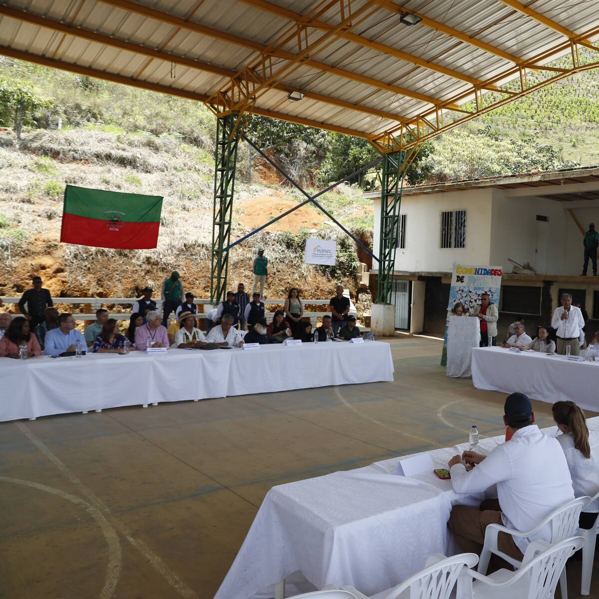 Las delegaciones del Gobierno y el Estado Mayor Central de las Farc están reunidos