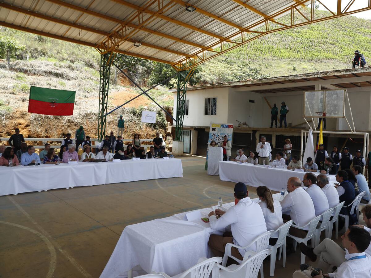 Las delegaciones del Gobierno y el Estado Mayor Central de las Farc están reunidos
