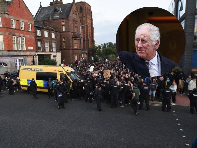 Carlos III defiende la respuesta de la policía frente a los disturbios por la ultraderecha