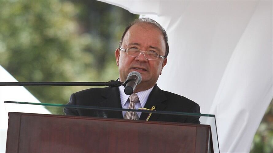 El ministro de Defensa, Luis Carlos Villegas, pidió disculpas a la prensa por un incidente registrado antes de un viaje a San Andrés. Foto: Colprensa