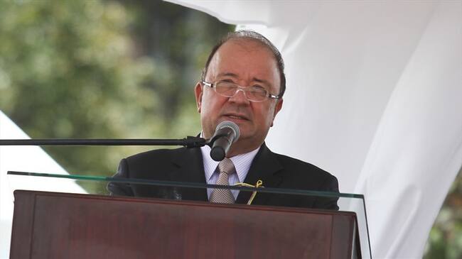 El ministro de Defensa, Luis Carlos Villegas, pidió disculpas a la prensa por un incidente registrado antes de un viaje a San Andrés. Foto: Colprensa