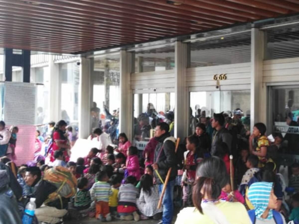 Indígenas de San Bernardo se tomaron el edificio de Avianca