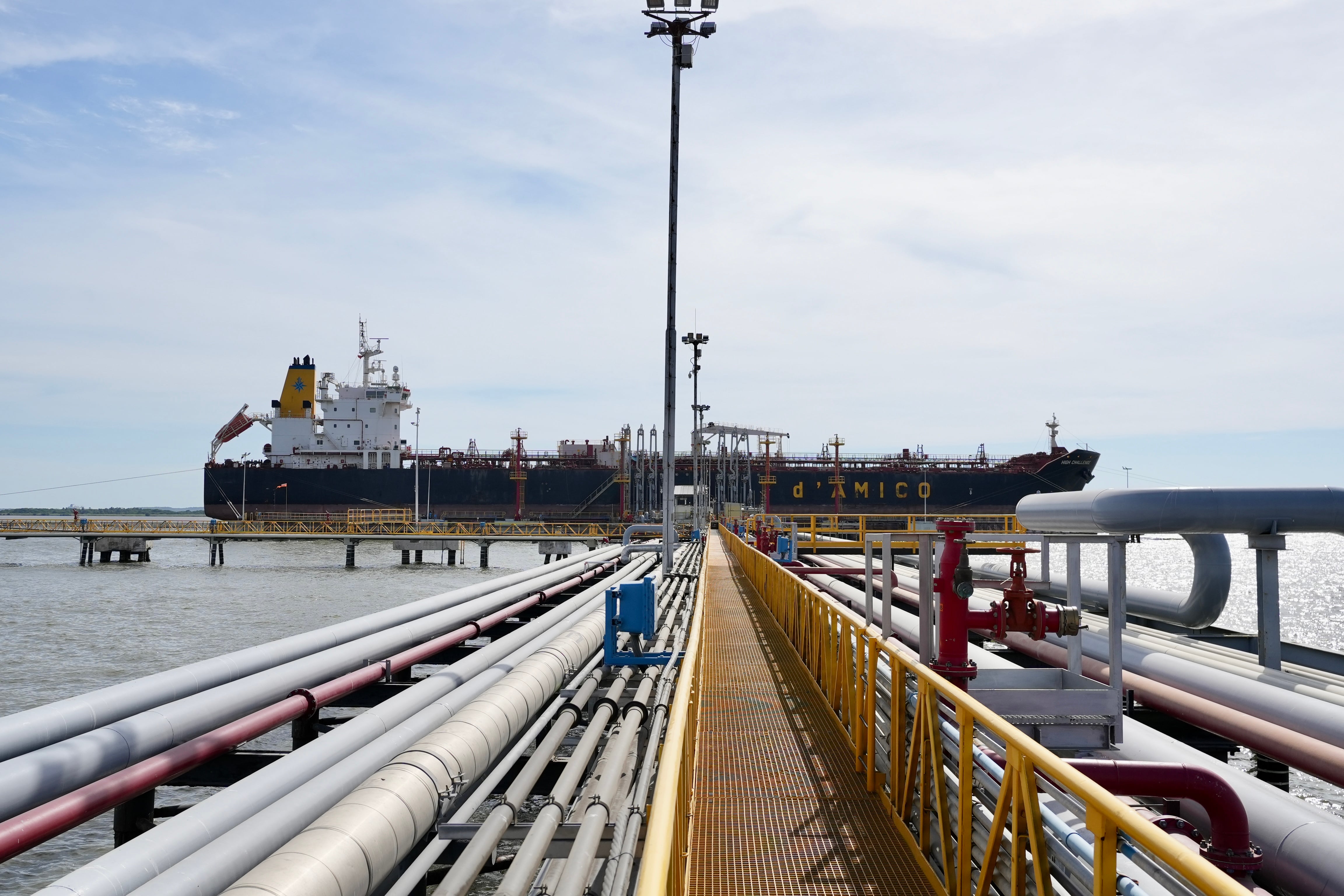 Ecopetrol contrata buque de uso exclusivo para transportar combustibles