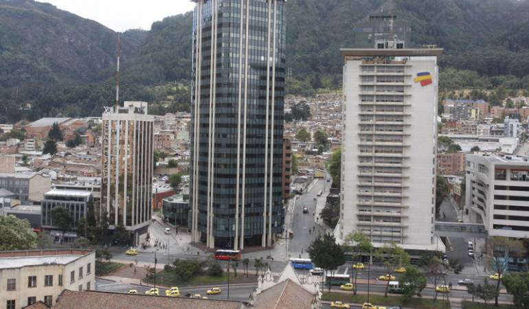 Foto de archivo de los edificios de la carrera séptima con 32 en Bogotá.