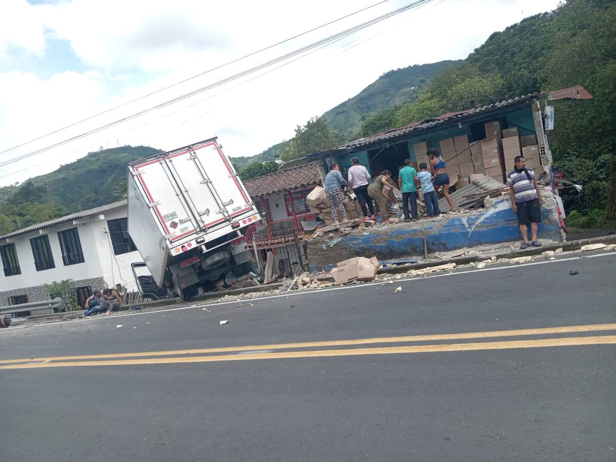 Motociclista falleció tras haber sido arrollado por un camión en vías de Chinchiná, Caldas