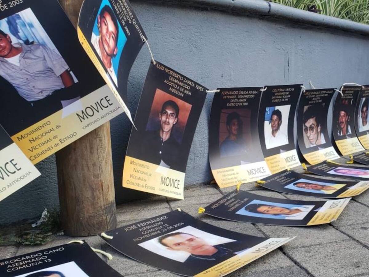 Con un plantón iniciaron las audiencias de la JEP en Medellín