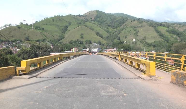 Puente de Irra entre Manizales y Medellín