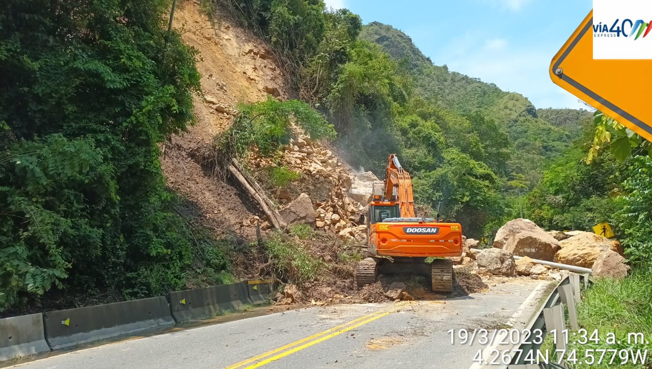 Vía Bogotá - Girardot trabajos de la Concesión Vía 40 Express sector Nariz del Diablo.