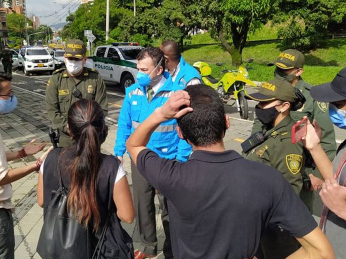 Encadenados, estudiantes de la Unal, sede Medellín, piden matrícula cero