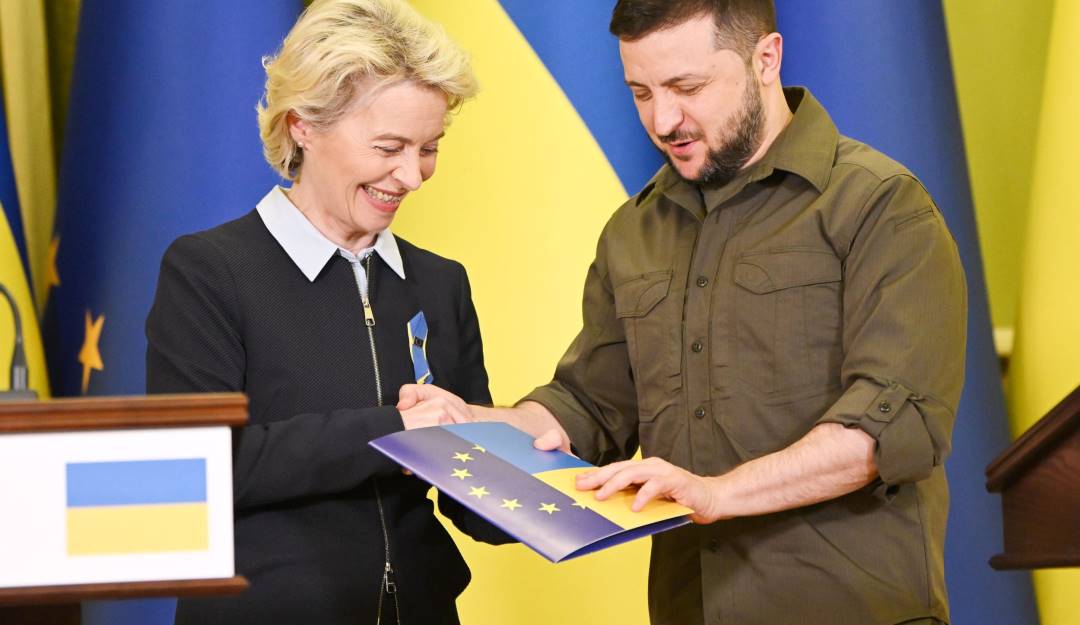 La presidenta de la Comisión Europea, Ursula von der Leyen y el presidente ucraniano, Volodimir Zelenski.                          Foto: Getty 