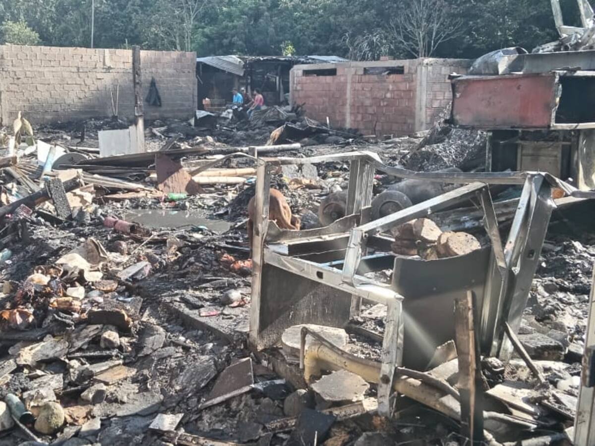 Autoridades de Risaralda se unieron a la entrega de ayudas a damnificados del Rocío Bajo