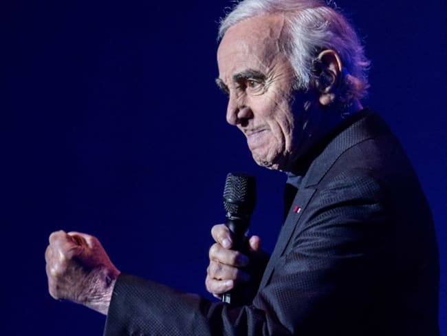 Cantante y compositor francés Charles Aznavour durante una actuación en la sala de conciertos de Heineken, en Amsterdam 