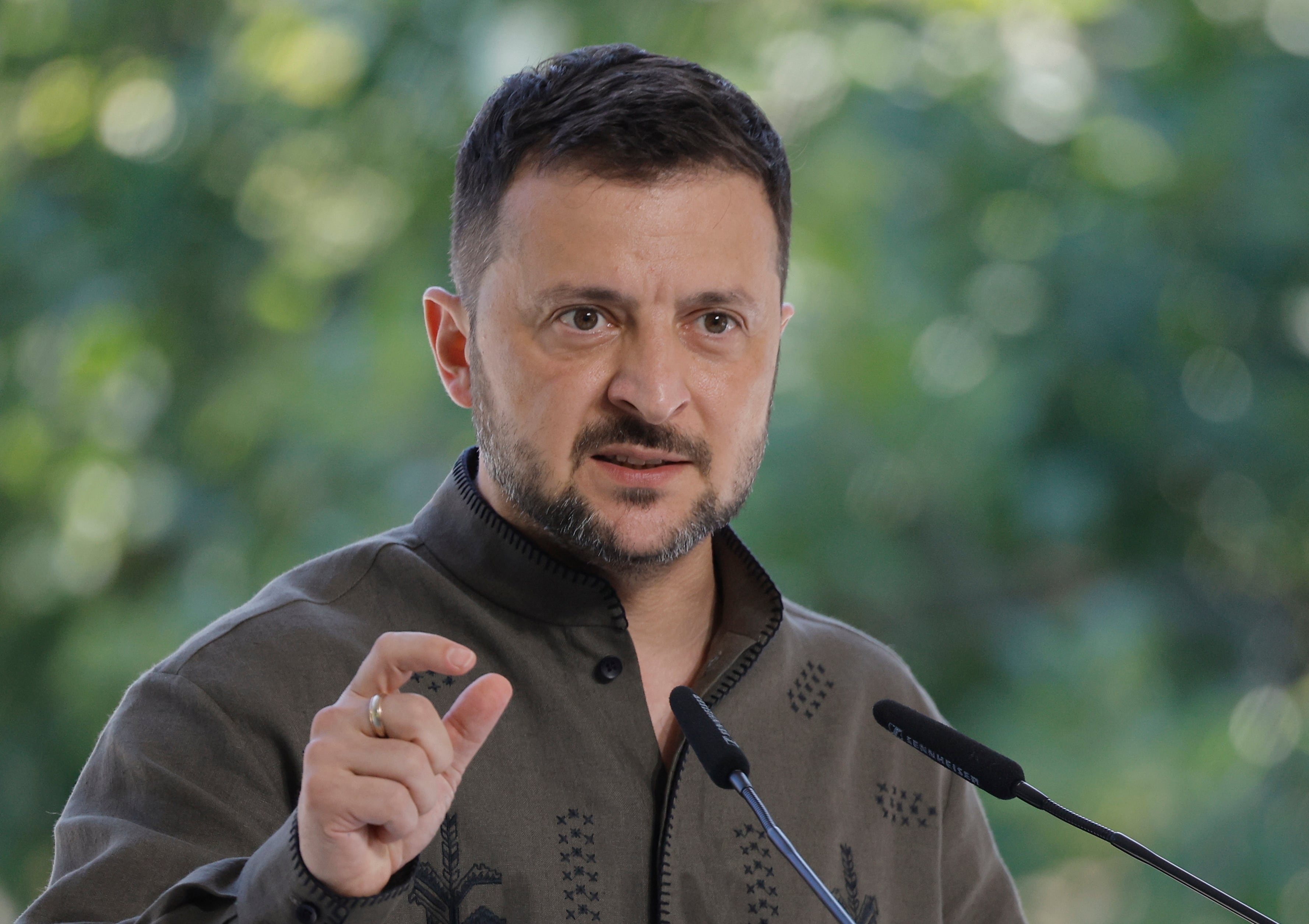 Kyiv (Ukraine), 24/08/2024.- Ukrainian President Volodymyr Zelensky addresses a joint prss conference with Polish President Andrzej Duda and Lithuanian Prime Minister Ingrida Simonyte (not pictured) in Kyiv, Ukraine, 24 August 2024. Duda and Simonyte arrived in Kyiv to meet with top Ukrainian officials as Ukraine marks its declaration of independence of 1991. (Zelenski, Lituania, Polonia, Ucrania, Kiev) EFE/EPA/SERGEY DOLZHENKO 60945