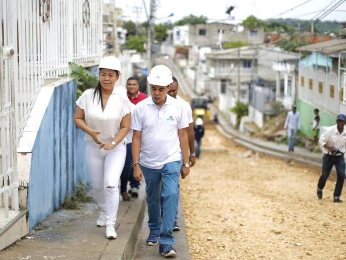 Alcaldesa Wong inspecciona avance de las obras viales que se construyen