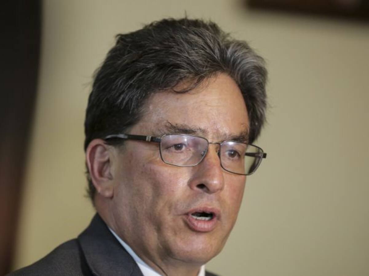 Cámara de Representantes aprobó votar la moción de censura a MinHacienda