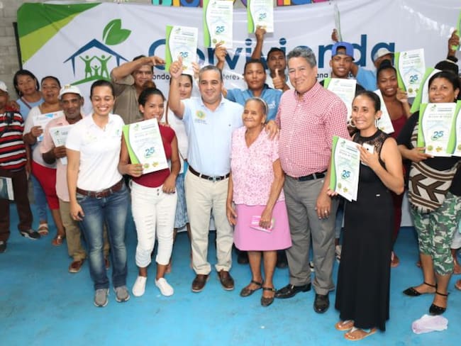 Entregan más de 50 títulos de propiedad y 18 mejoramientos en Cartagena
