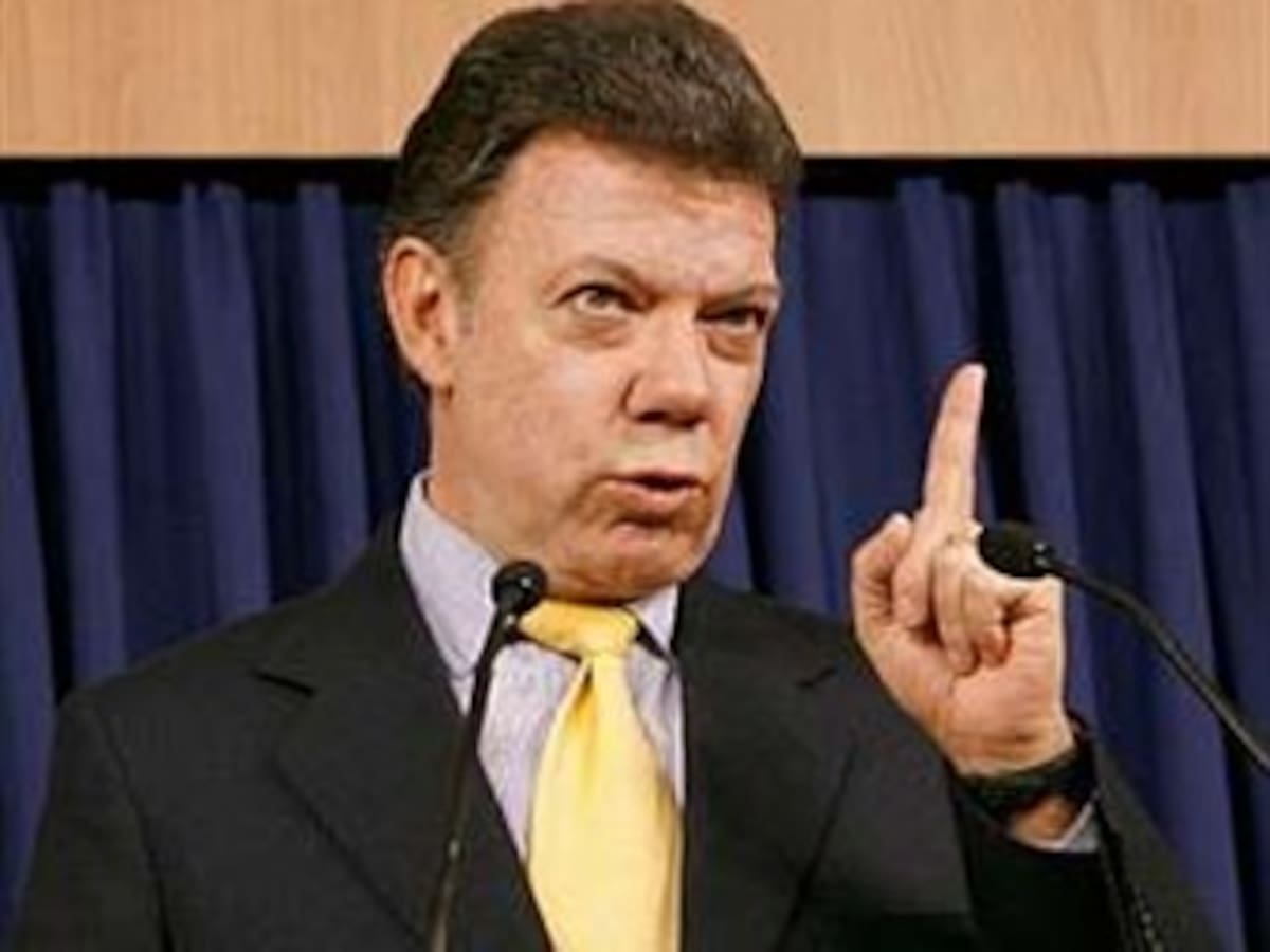 El presidente Santos y sus golpes de opinión