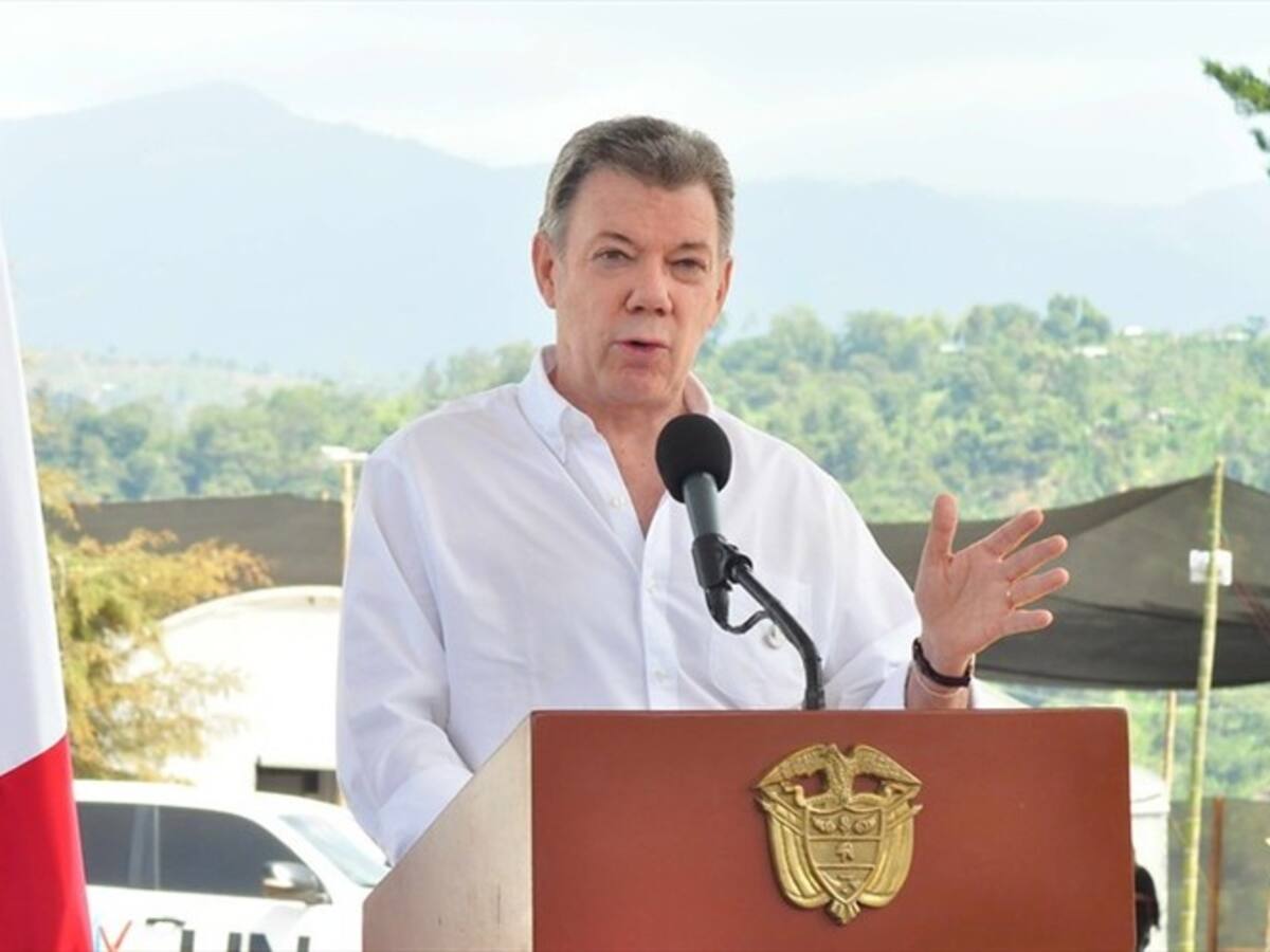 Santos ratificará ante Macron la adopción del Acuerdo de París en Colombia