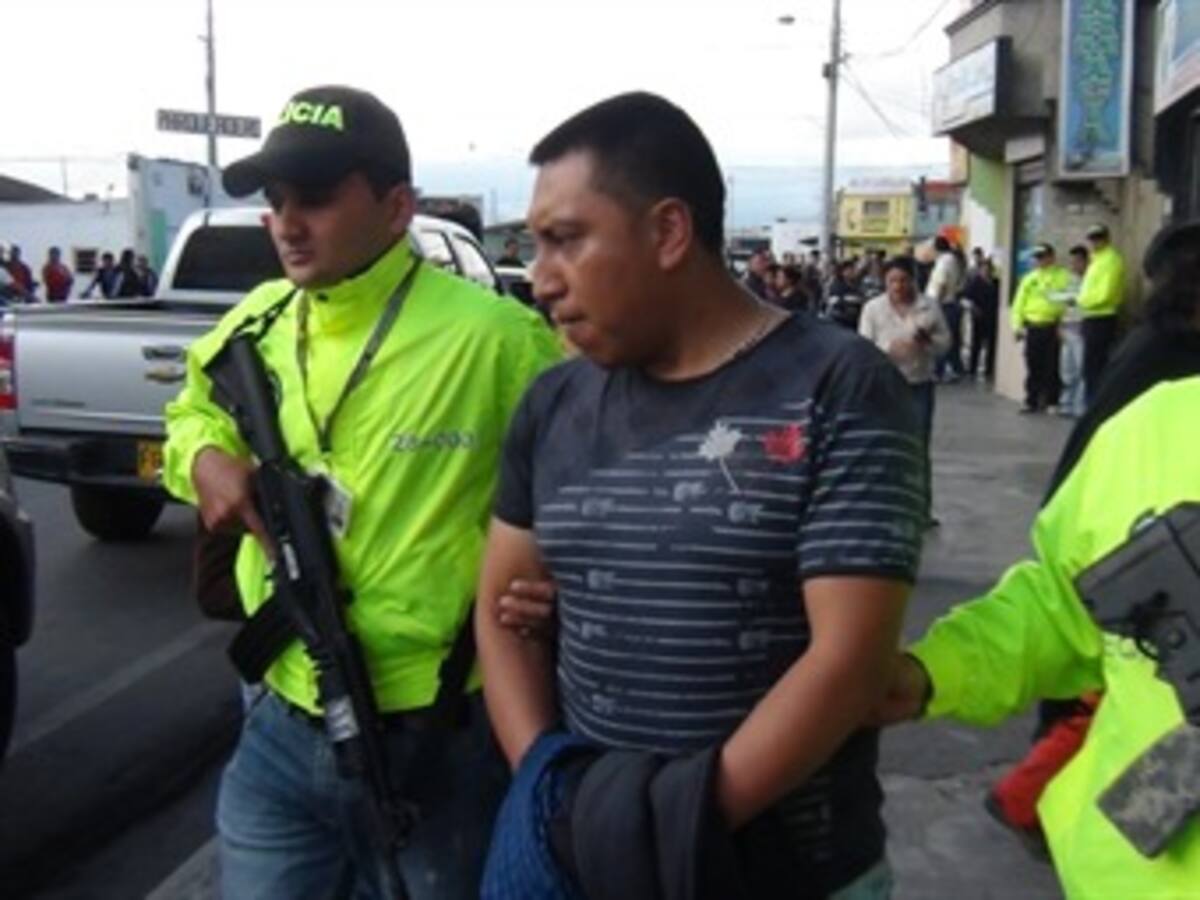 Cae banda dedicada a traficar carros robados hacia Ecuador