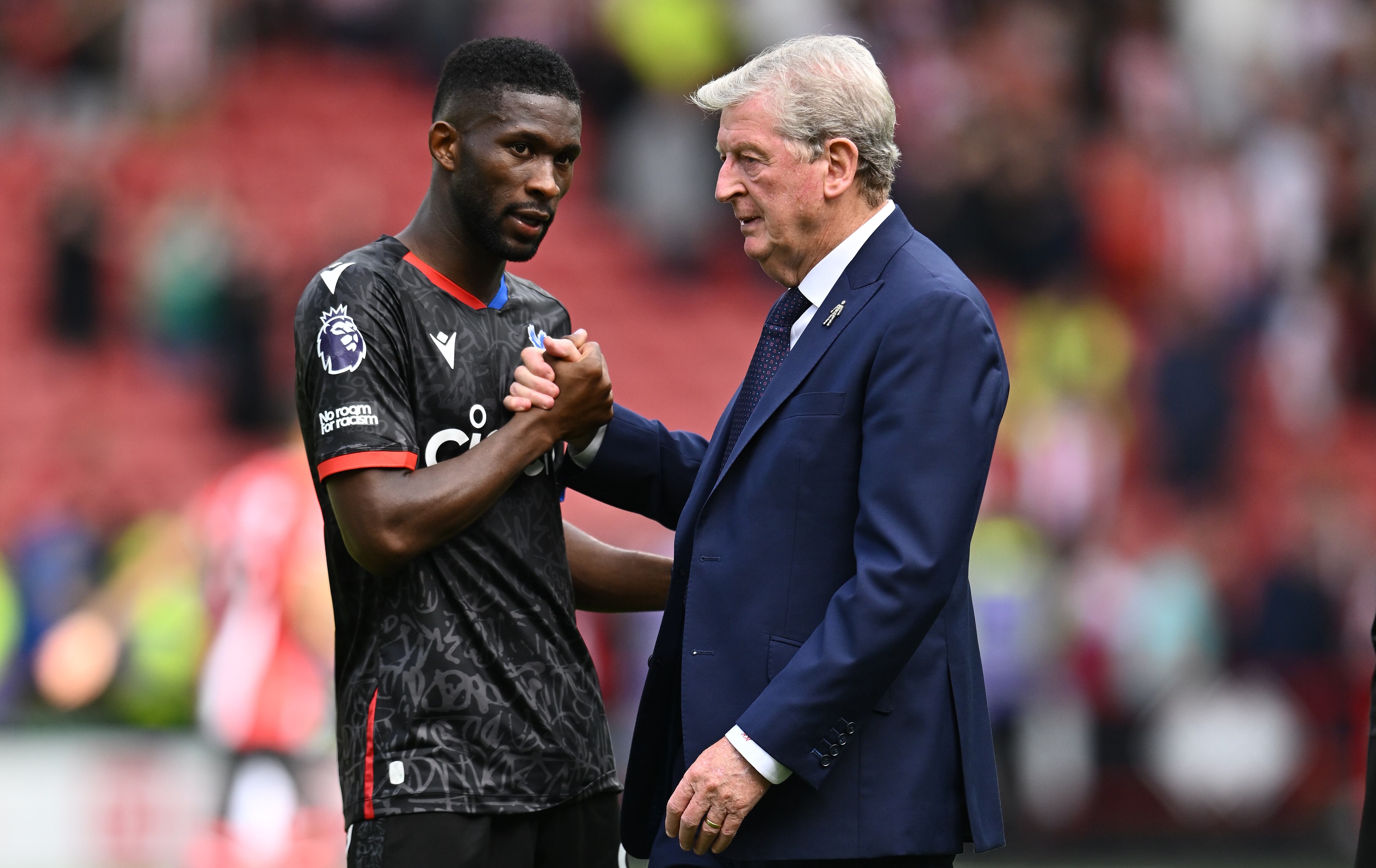 Jefferson Lerma y Roy Hodgson entrenador del Crystal Palace (Photo by Sebastian Frej/MB Media/Getty Images)
