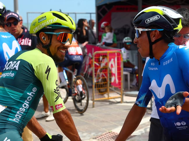 Daniel Felipe Martínez y Nairo Quintana durante el Giro de Italia. (Photo by LUCA BETTINI/AFP via Getty Images)
