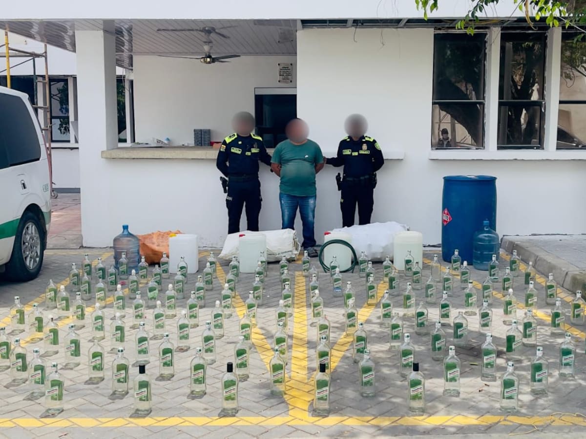 Incautan cerca de 300 botellas de licor adulterado en Lorica, Córdoba: un hombre fue capturado