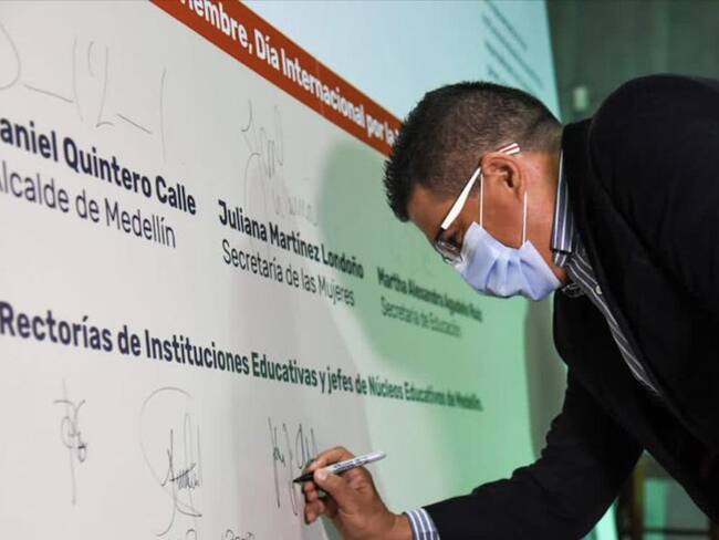 Instituciones educativas de Medellín, firmaron pacto para prevenir el acoso