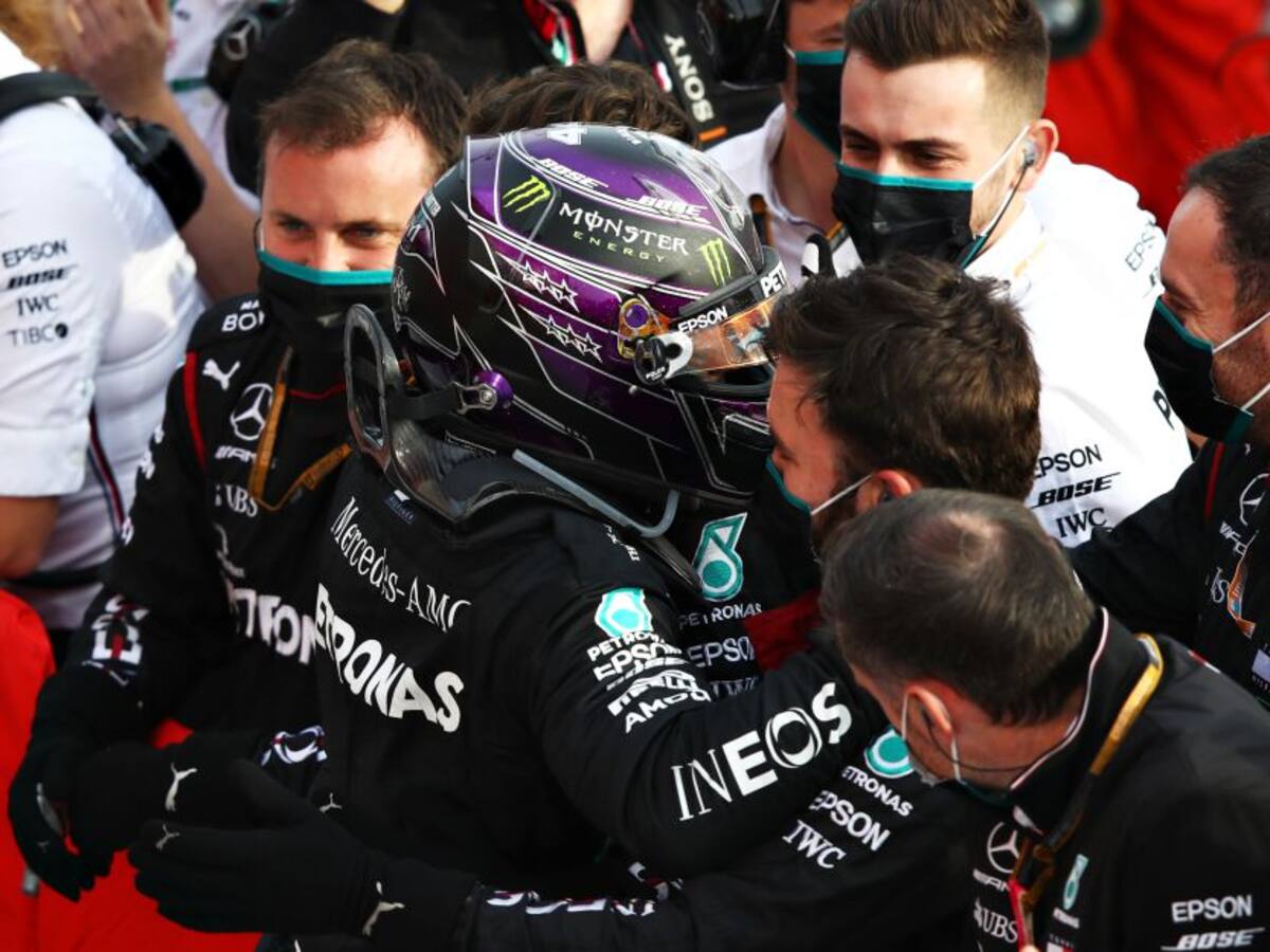 Hamilton gana en Imola y Mercedes es campeón anticipado de constructores