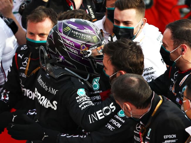 Hamilton gana en Imola y Mercedes es campeón anticipado de constructores