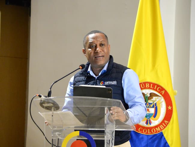 Foto del Contralor General de la República (E), Luis Enrique Abadía García, durante el foro sobre infraestructura educativa en Colombia - Cortesía Contraloría General