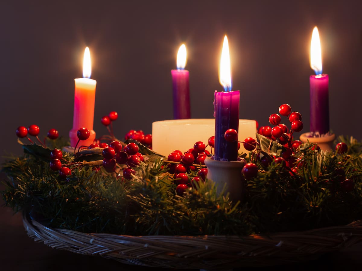 ¿Cuáles son los colores de velas para la Corona de Adviento? Significado de este ritual