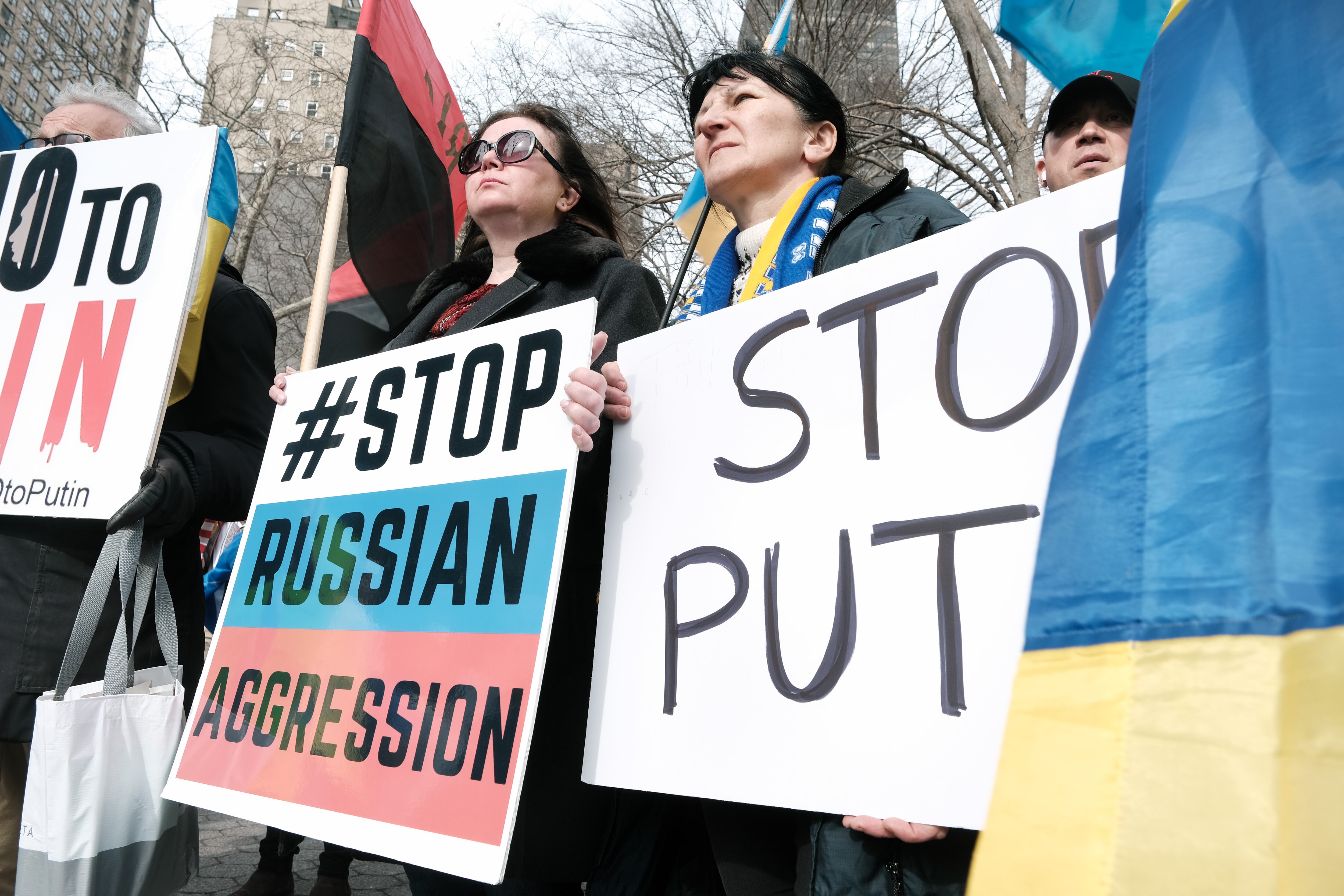 NEW YORK, NEW YORK - FEBRUARY 17: Dozens of pro-Ukrainian activists and Ukrainian Americans rally outside of the United Nations (UN) as world leaders gather there to discuss the increasing tension with Russia over its military build-up on Ukraine's border on February 17, 2022 in New York City. The U.S. Secretary of State, Antony Blinken, made an unscheduled appearance at a U.N. Security Council meeting to discuss the situation in Ukraine on Thursday.  (Photo by Spencer Platt/Getty Images)