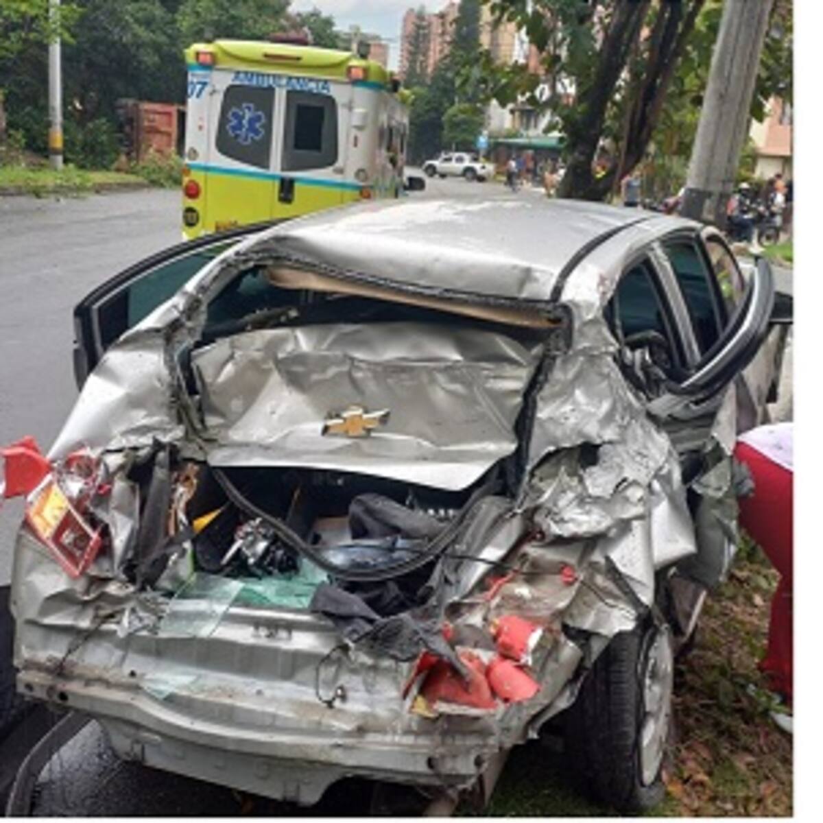 Una volqueta sin frenos chocó varios vehículos y deja seis lesionados en Medellín